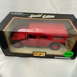 Maisto Diecast 1:27 Scale Special Edition Red Hummer NIB 31958